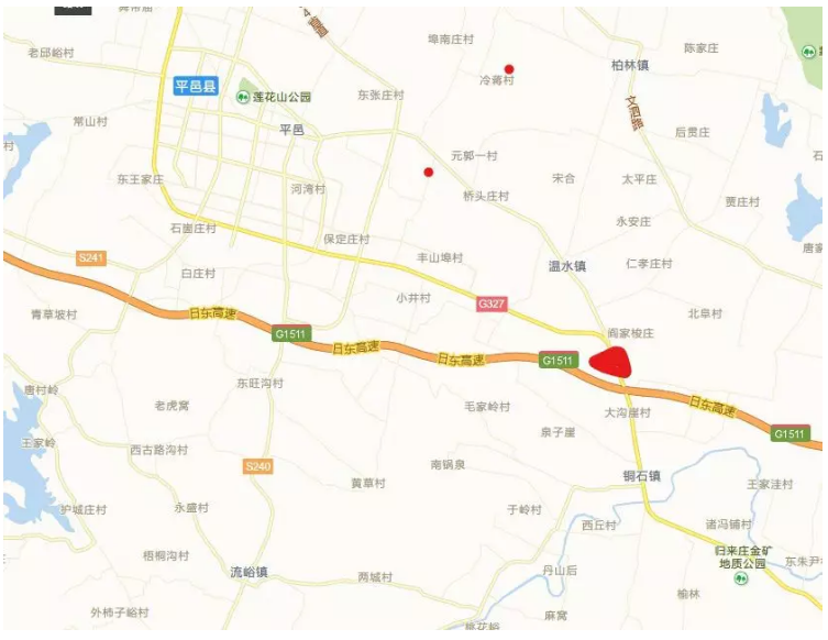 位于平邑县温水镇堡前庄村,327 国道西侧的土地一宗.